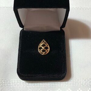 18K Yellow Gold Scale Pendant NWOT